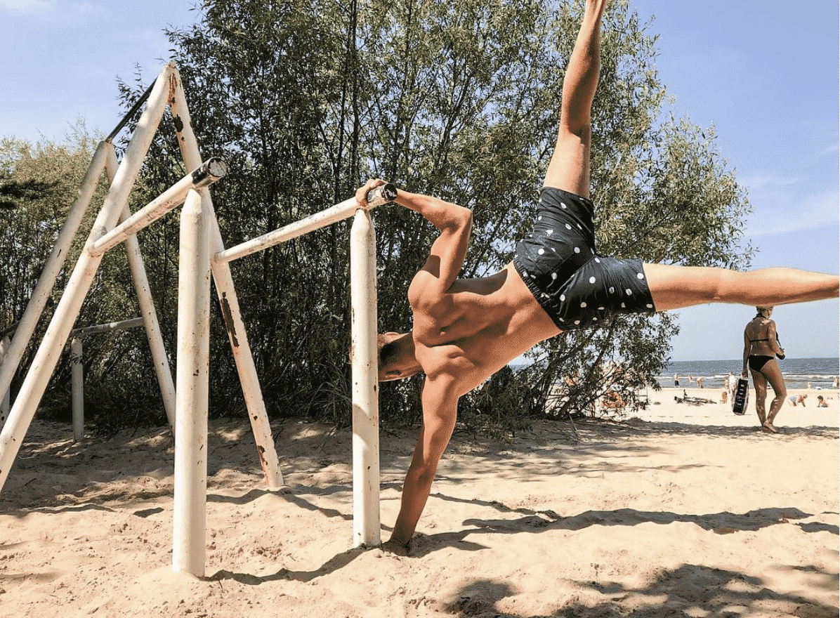 Static Holds is one of the best known calisthenics exercises
