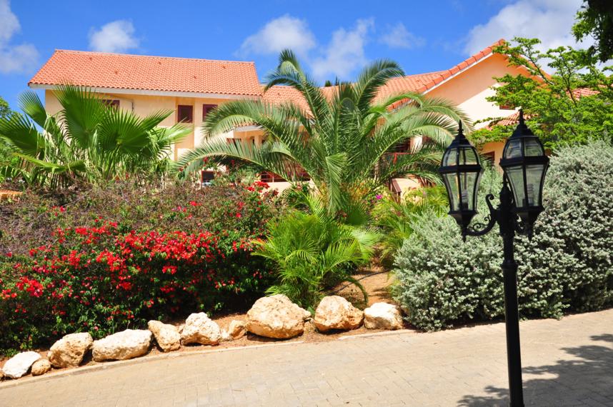 Villa con jardín tropical