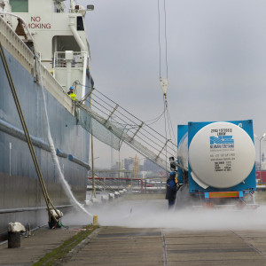 Foto 1 - LNG-bunkering Fure West (5 MB)[1]