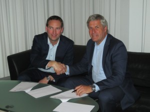 Lars Fredrik Bakke, Managing Director Wood Group Norway (left) and Mr. Koos-Jan van Brouwershaven, CEO HFG 