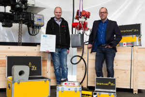 Mr Kuipers (left) and Mr Hirdes (right), showing the ATEX certificate – photo courtesy of Scherp! Fotografie