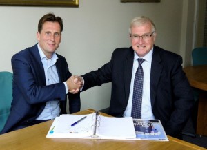 Signing the contract. Huib Giesberts, Manager Logistics Department, Total E&P Nederland (l) and Stephen Blaikie CEO Bibby Marine Services (r).
